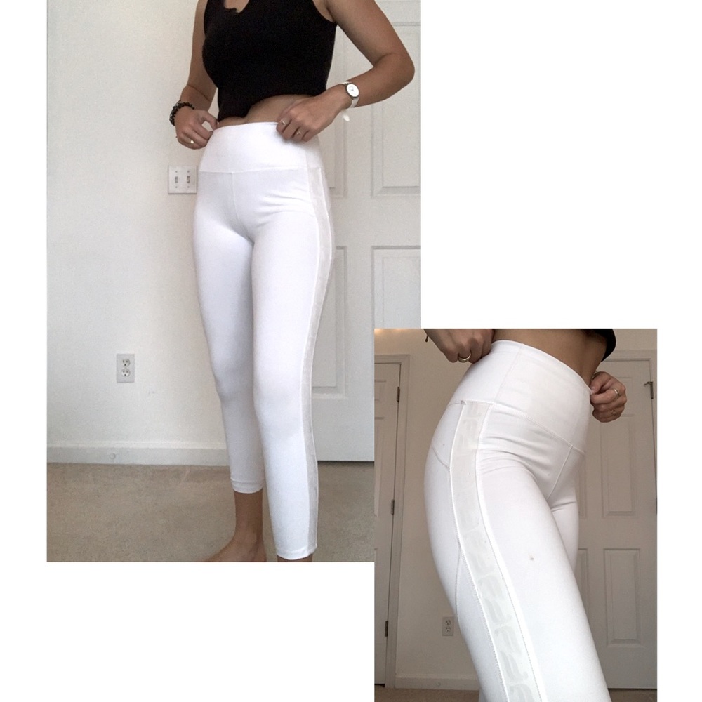 WHITE FABLETICS LEGGINGS!